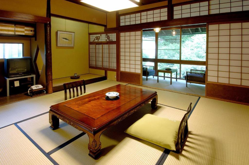 Yutouya Ryokan Тоёока Номер фото