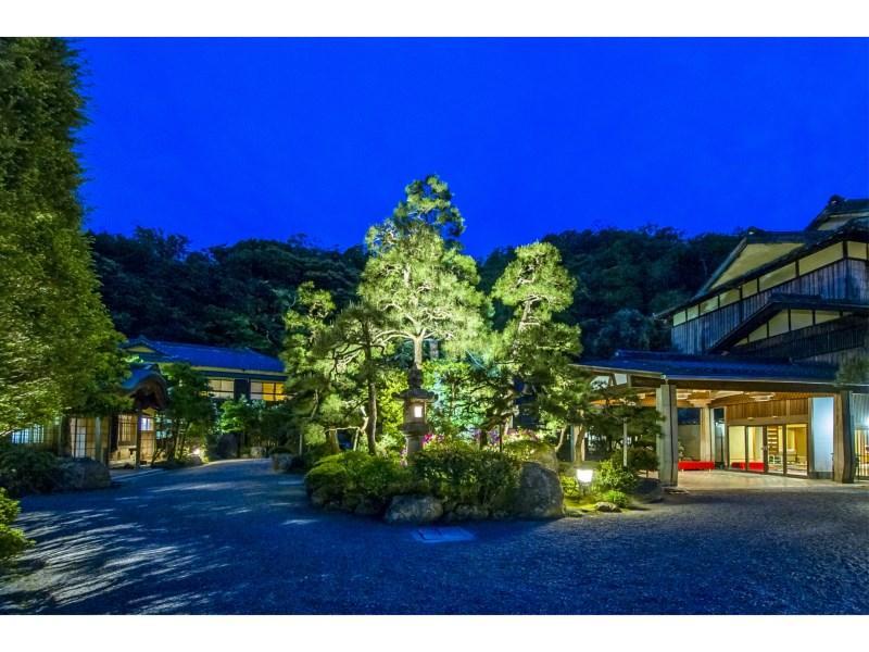 Yutouya Ryokan Тоёока Экстерьер фото