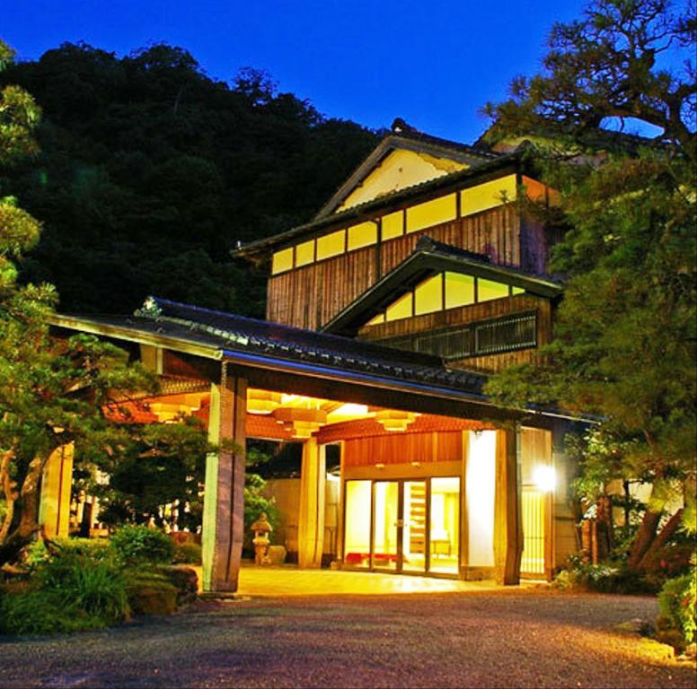Yutouya Ryokan Тоёока Экстерьер фото