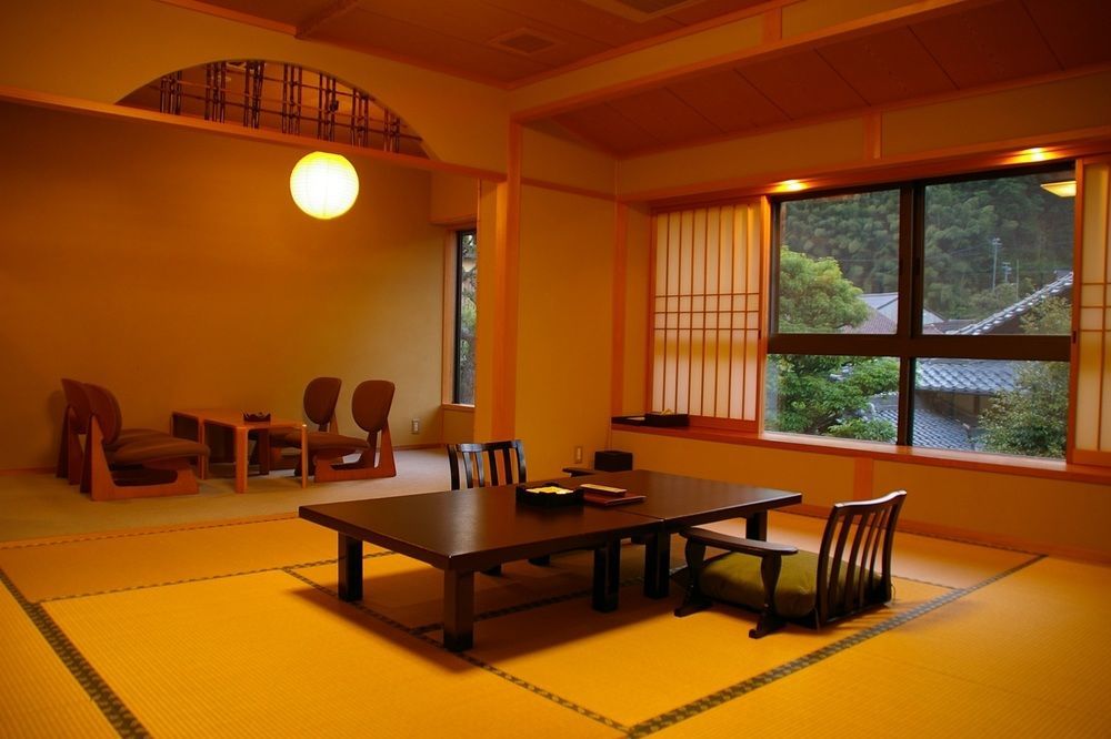 Yutouya Ryokan Тоёока Экстерьер фото