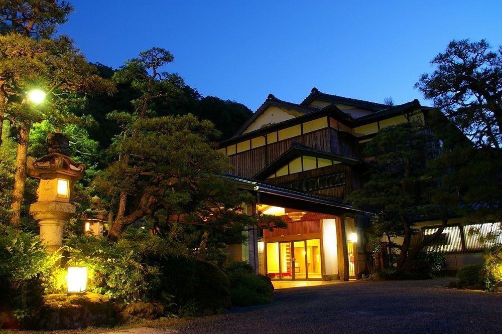 Yutouya Ryokan Тоёока Экстерьер фото