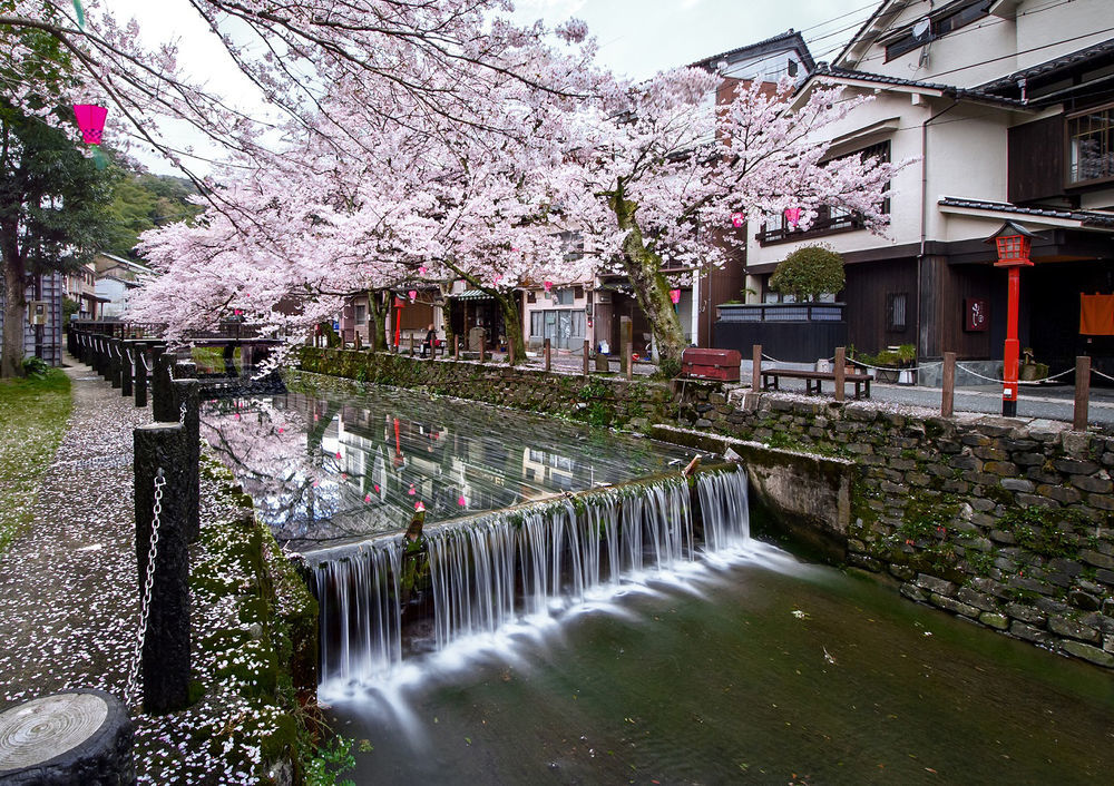 Yutouya Ryokan Тоёока Экстерьер фото
