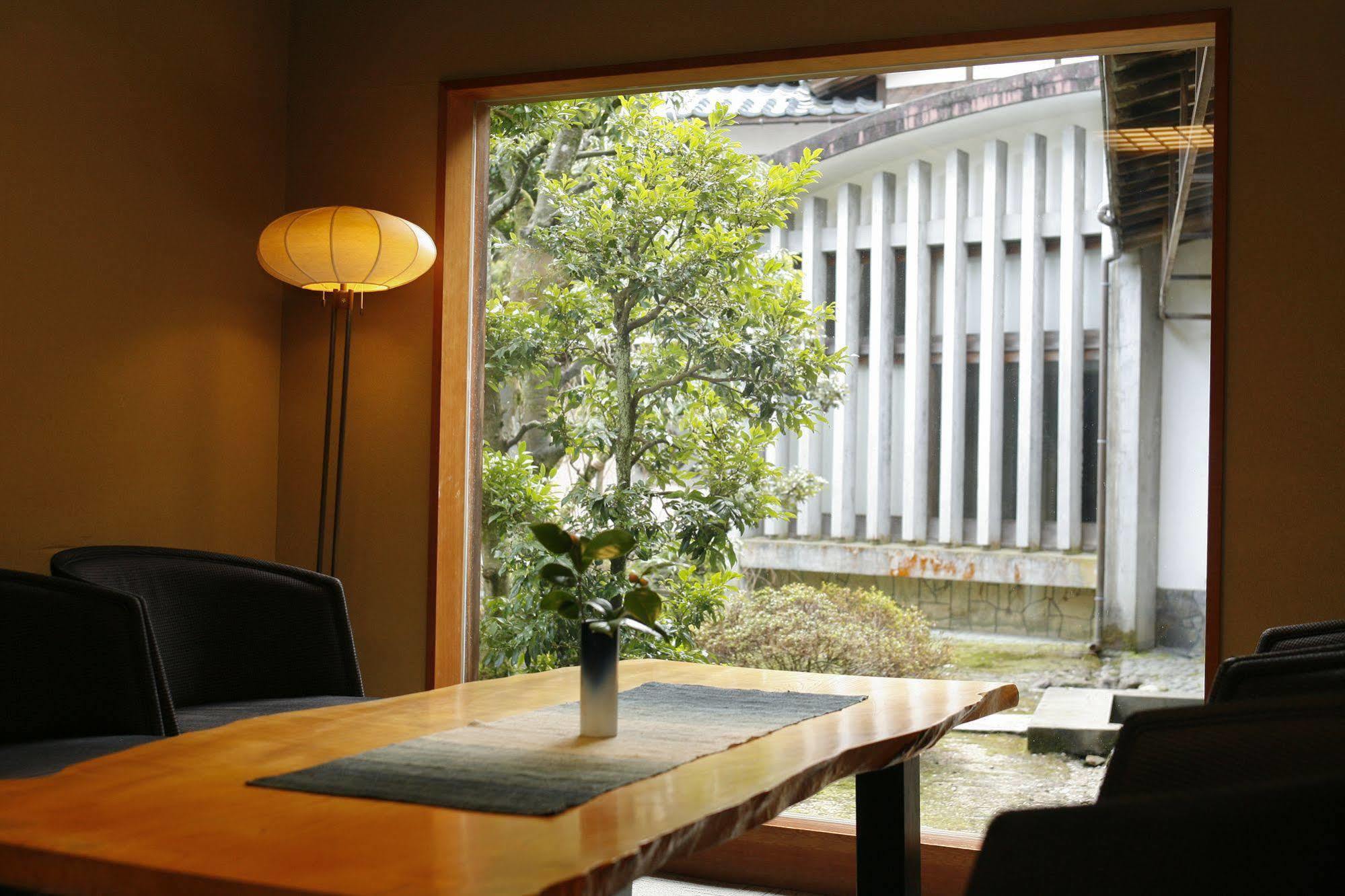 Yutouya Ryokan Тоёока Экстерьер фото