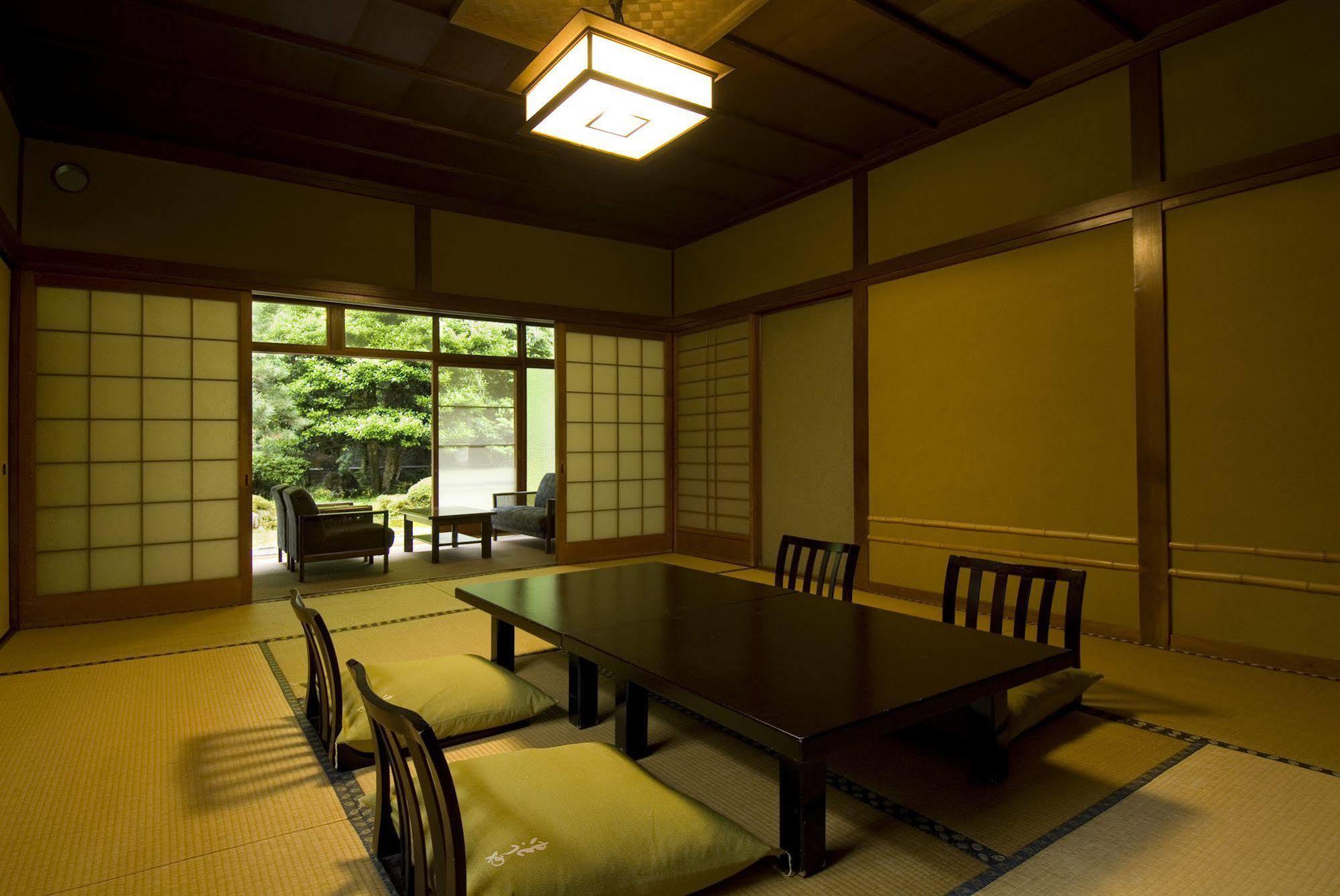 Yutouya Ryokan Тоёока Экстерьер фото