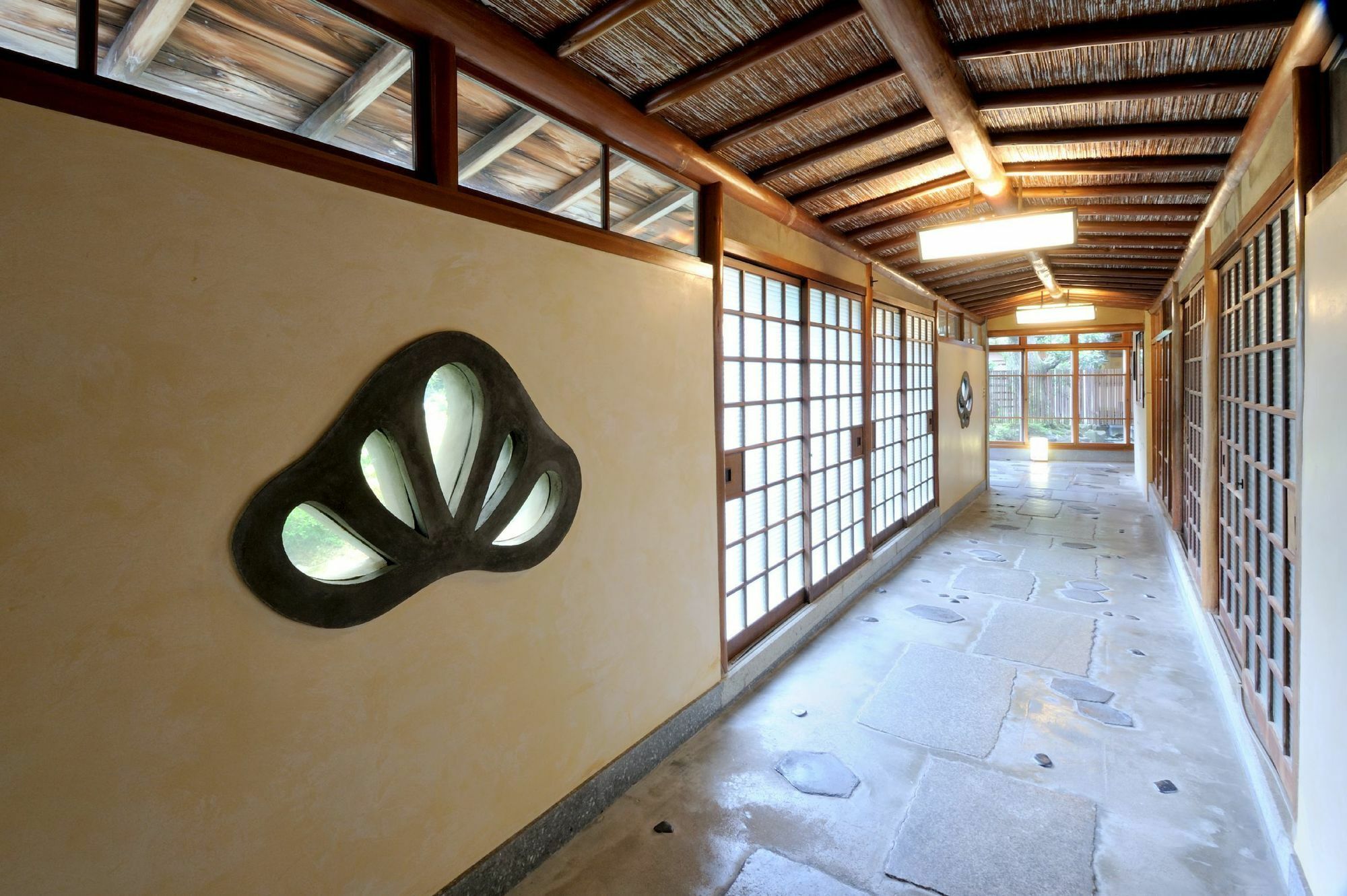 Yutouya Ryokan Тоёока Экстерьер фото